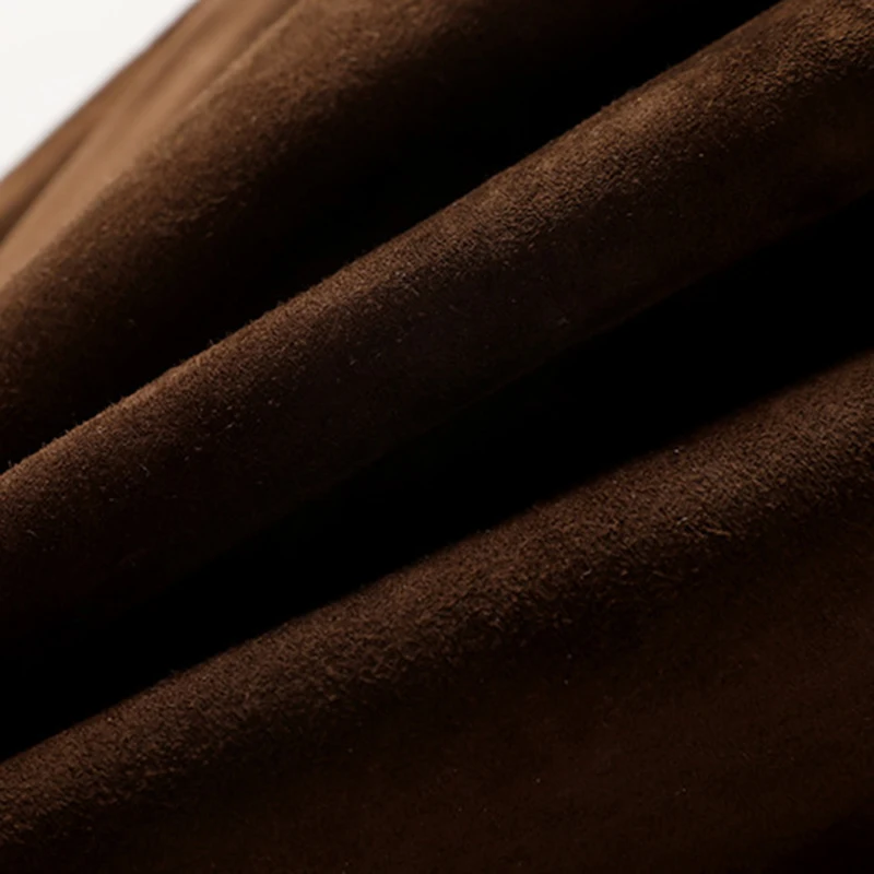 Damska kurtka z prawdziwego zamszu w kolorze mokka, jesienno-zimowa, skóra jagnięca, europejski styl, dwurzędowa, z paskiem, bardzo długi płaszcz typu trencz.