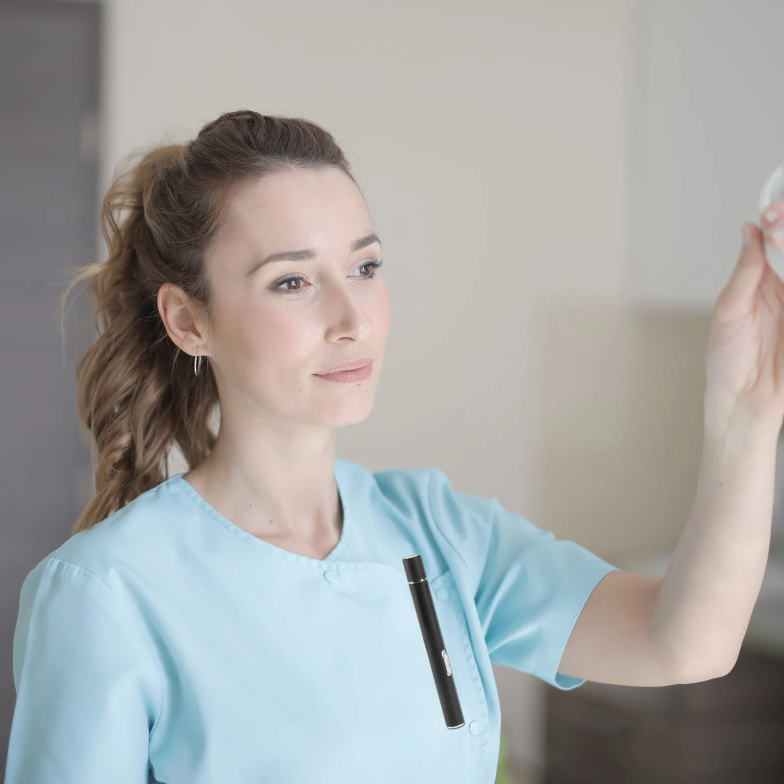 قلم طبي خفيف USB قابل لإعادة الشحن مصباح ليد جيب من الفولاذ المقاوم للصدأ مدمج للأطباء والممرضات والطلاب للممرضات