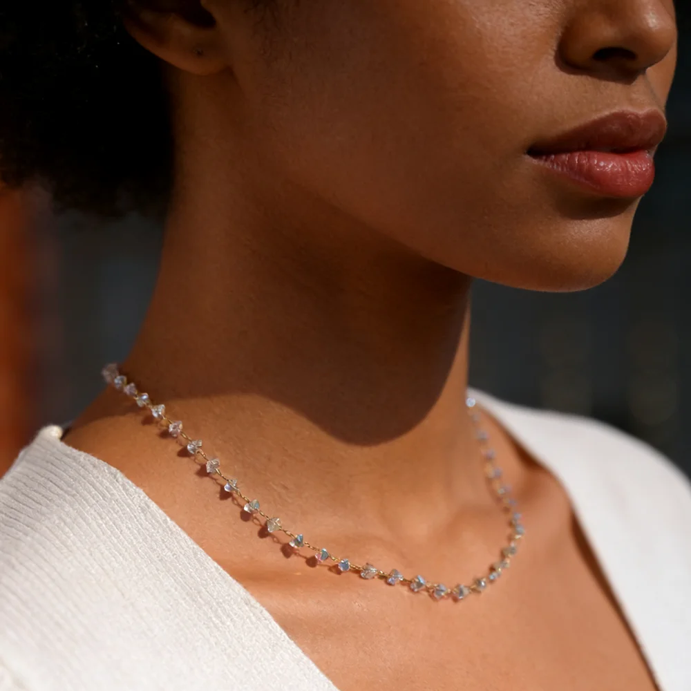 Dreieckige Glasperlen-Kettenkette für Frauen Handgefertigte Rostfreie Edelstahl-Choker-Halskette Femme Schmuck-Accessoires