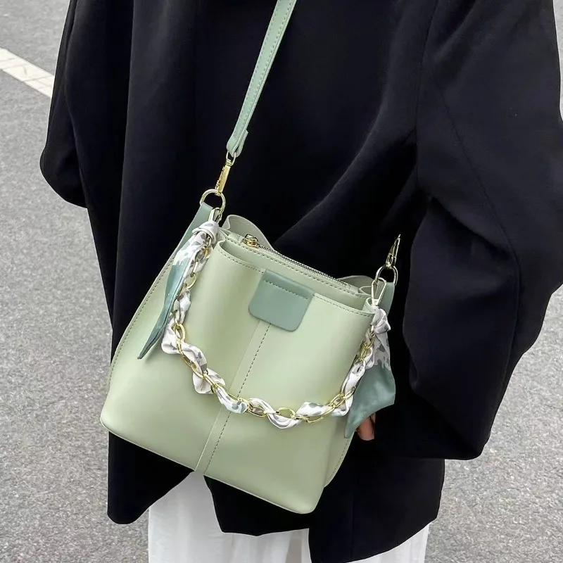 

High Quality Bucket Bag Women's Bags 2025 New Fashionable Crossbody Bag Hot Selling Chain Hand-held Bucket Bag