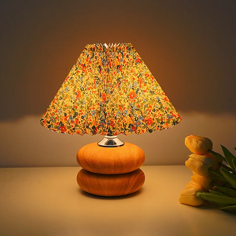 Quarto retro plissado floral high-end lâmpada de mesa com iluminação de cabeceira personalizada proteção para os olhos atmosfera pequena luz noturna