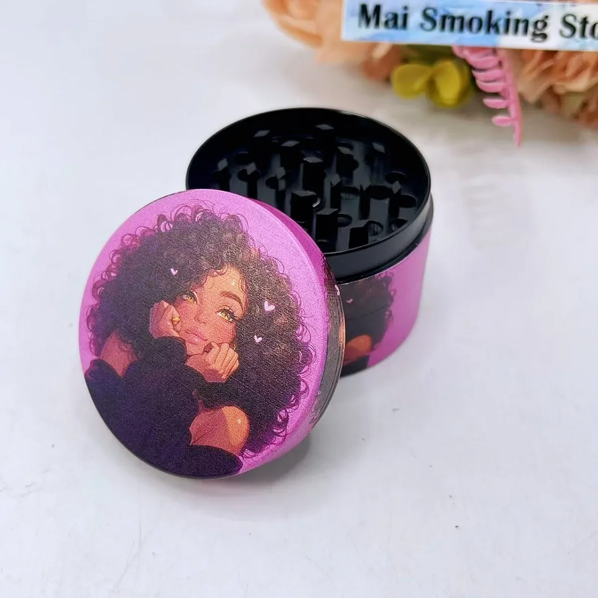 2 بوصة فتاة عشب طاحونة الكرتون 4-Layers دليل الفلفل مطحنة التوابل التوابل هاون العشب الخام التبغ طاحونة السجائر التدخين أداة #2