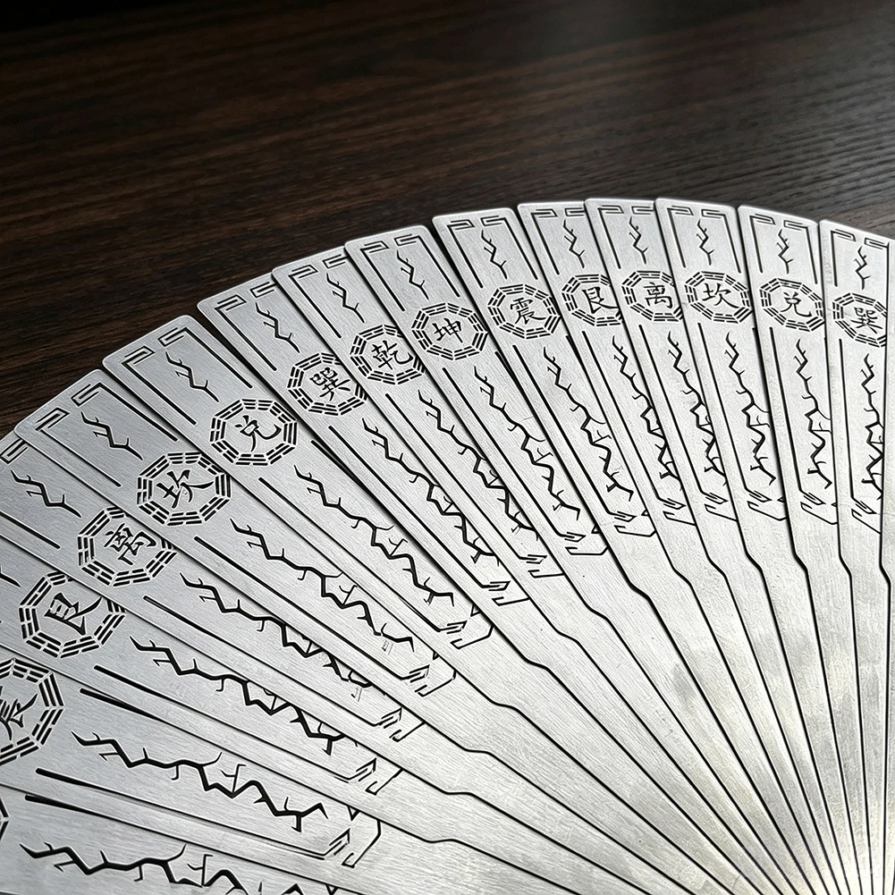 Traditioneller Chinesischer I-Ching Bagua Symbol Metall-Handfächer aus Edelstahl mit Graviertem Talisman-Muster, Taoistische Kultur Schreibtisch-Dekoration – Detail 2