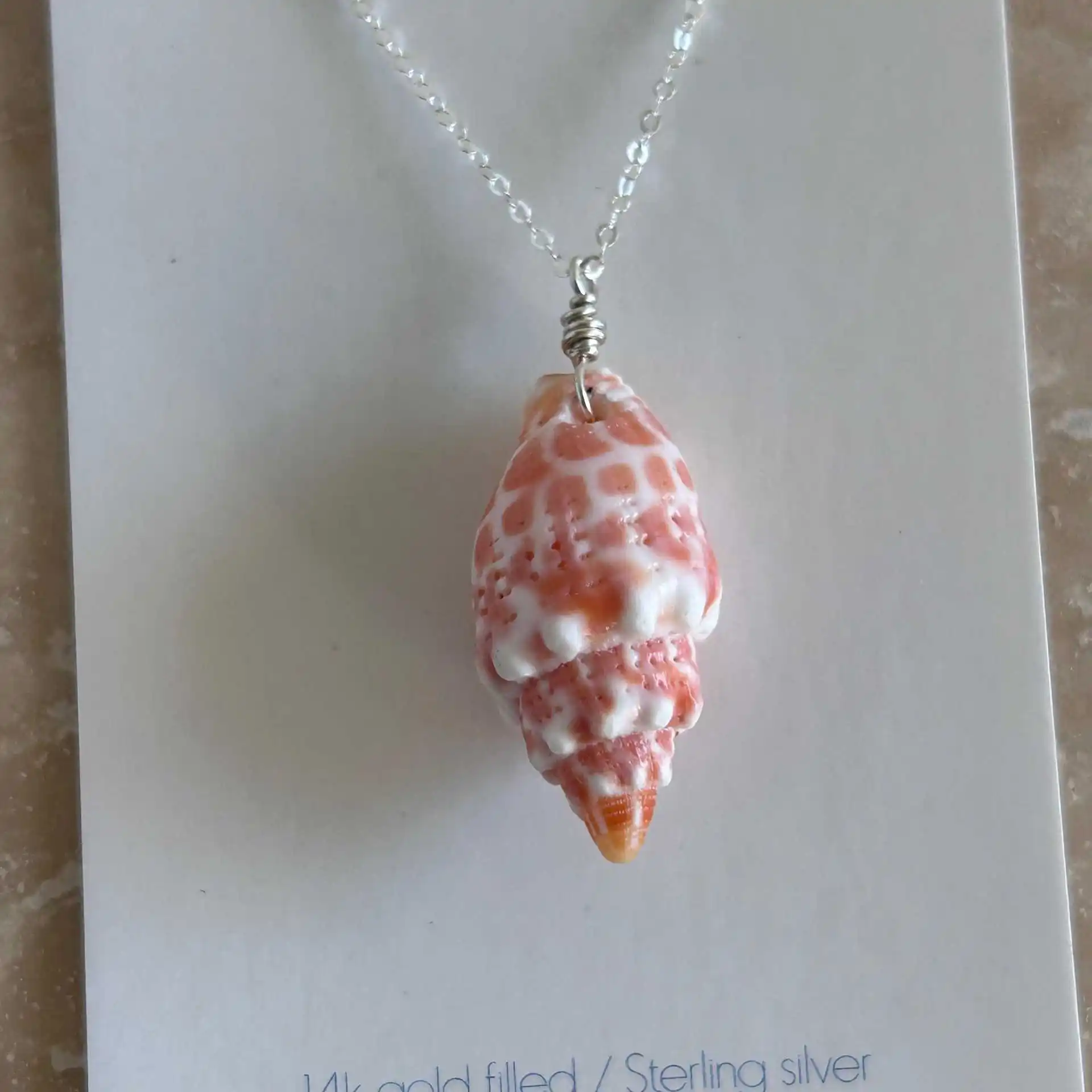 Fashion natural pink and white pattern conch shell necklace hand-wound collarbone chain niche holiday style jewelry