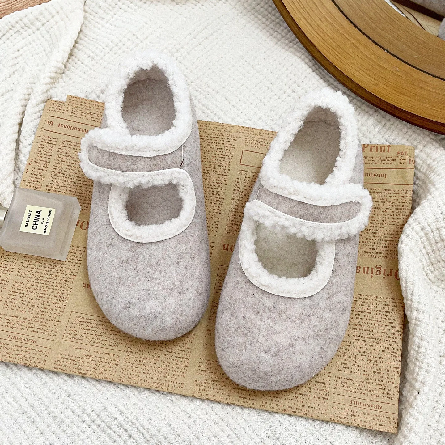 

New Fashion Round Toe Wool Ballet Flats Woman Concise Warm Plush Loafers Ladies Brand Design Fluffy Mary Jane Shoes for Winter