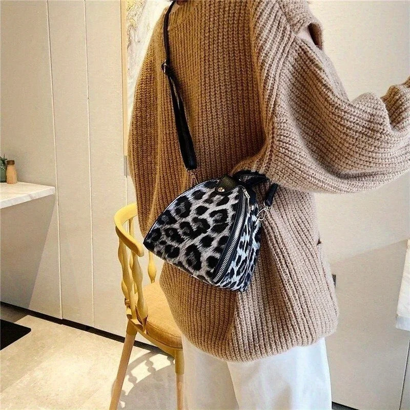 PU Leather Triangle Bag, Single Shoulder Crossbody, Portable Leopard Pattern, Chic Small Handbag With Zipper And Detachable Stra