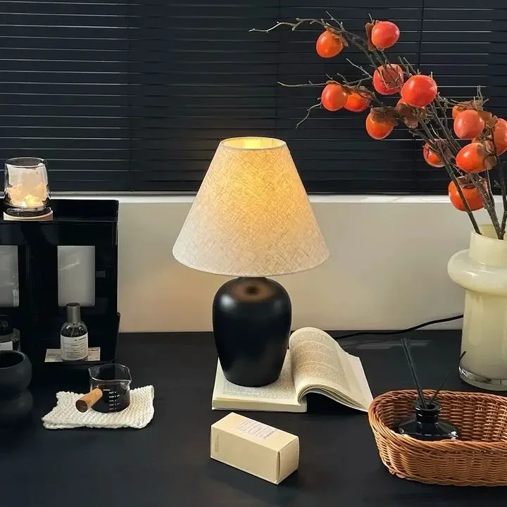 American Retro Hand Touch Induction Bedside Lamp Warm Romantic Bedroom Desk Lamp Decorative Home Hotel Lighting