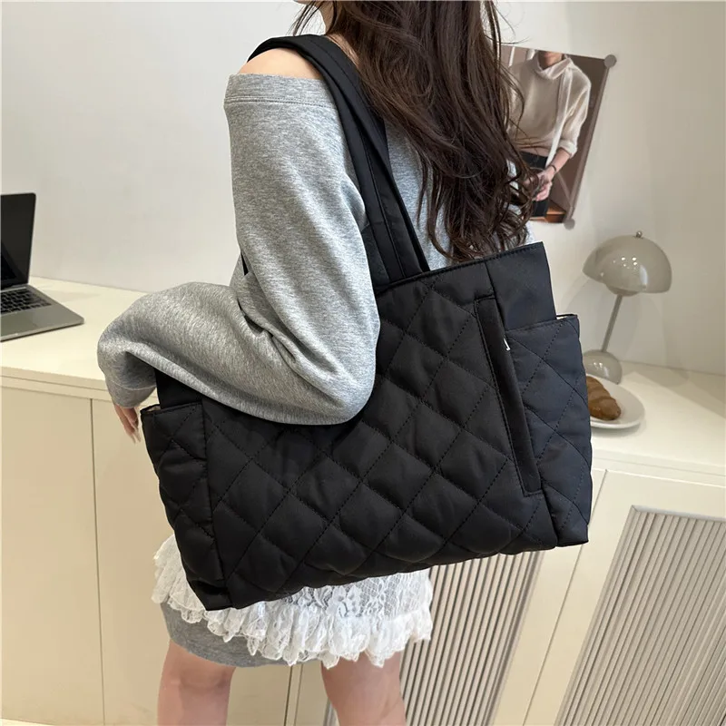 حقيبة كتف نايلون جديدة لطلاب الجامعات سعة كبيرة وخفيفة الوزن حقيبة حمل بشبكة ماسية للتنقل وحقيبة يد للفصل