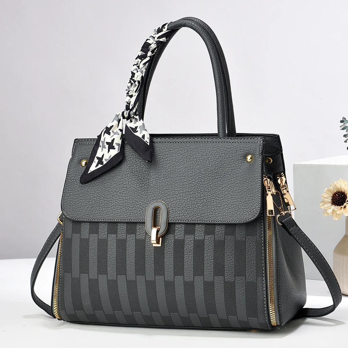 

Fashionable Minimalist Women's Handbag Single Shoulder Bag Stylish Trendy Crossbody Bag Korean Version Versatile Diagonal Bag