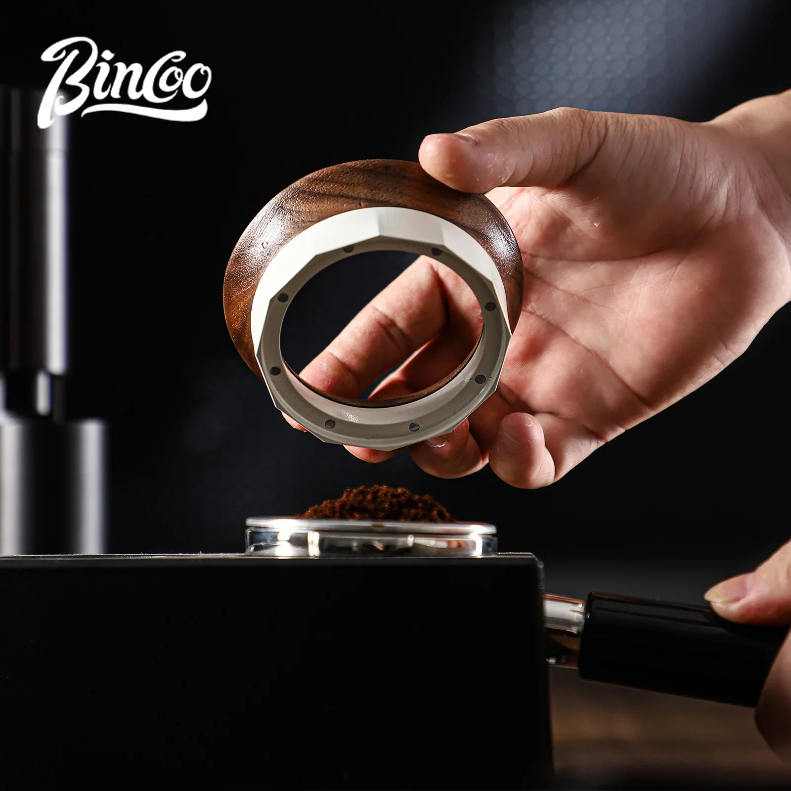 

Bincoo Magnetic Coffee Dosing Ring Walnut Wood Anti-Scatter Tool 8 Evenly Distributed Magnets for Barista Use