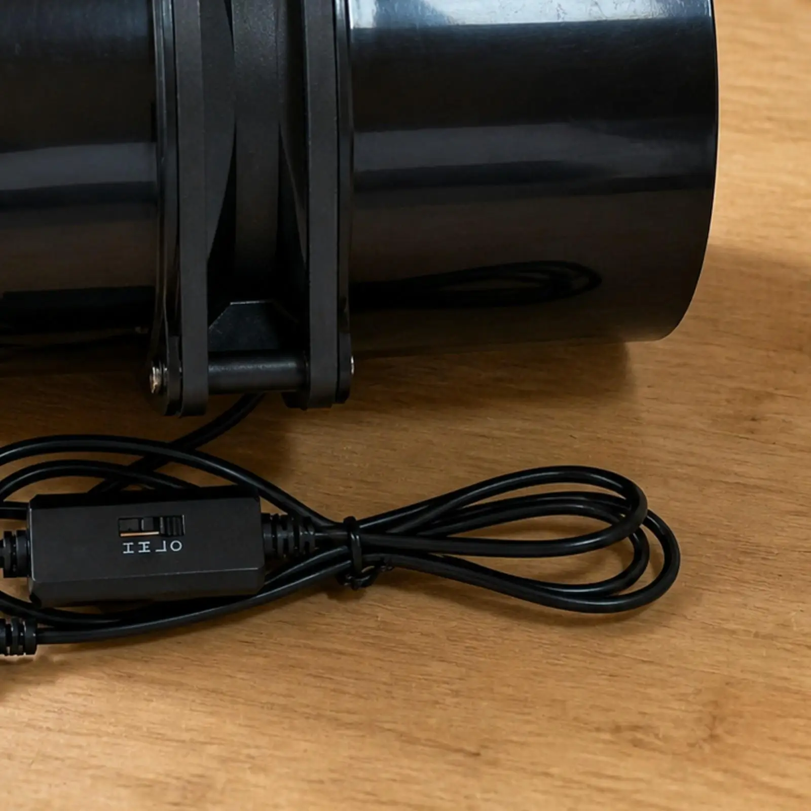 Compact Kitchen Air Extractor Fan with USB Power for Improved Ventilation in Small Apartments and Nooks