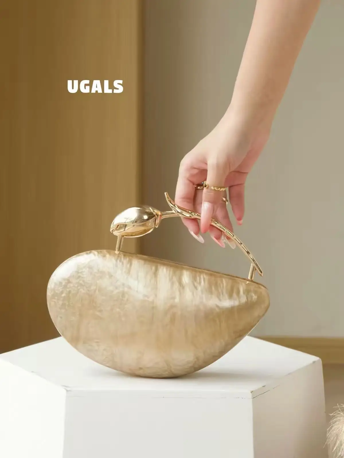 Luxury Pearl Shell Acrylic Evening Clutch Bag Golden Rose Flower Handle Women Handbag Wedding Party Banquet Purse Shoulder Bag