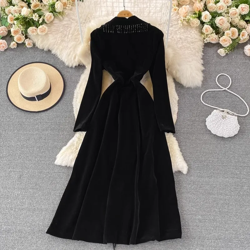 New Luxury High Quality Autumn Winter Velvet Black Long Outerwear Fashion Women Notched Collar Tassel Beading Thick Trench Coat