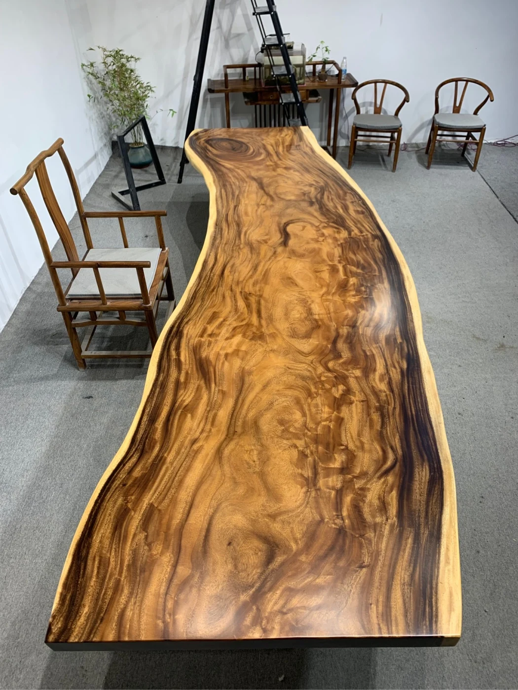 Best Sale Restaurant Dining Table & Giant Thibet Wood Slab Ready to Ship South American Suar Walnut Live Edge Table