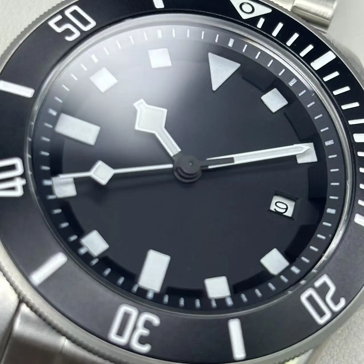 นาฬิกาข้อมือผู้ชายรุ่นใหม่ปี 2025 ระบบอัตโนมัติ ตัวเรือนไทเทเนียม นาฬิกาดำน้ำ กันน้ำ 120 คลิก นาฬิกาข้อมือระดับไฮเอนด์