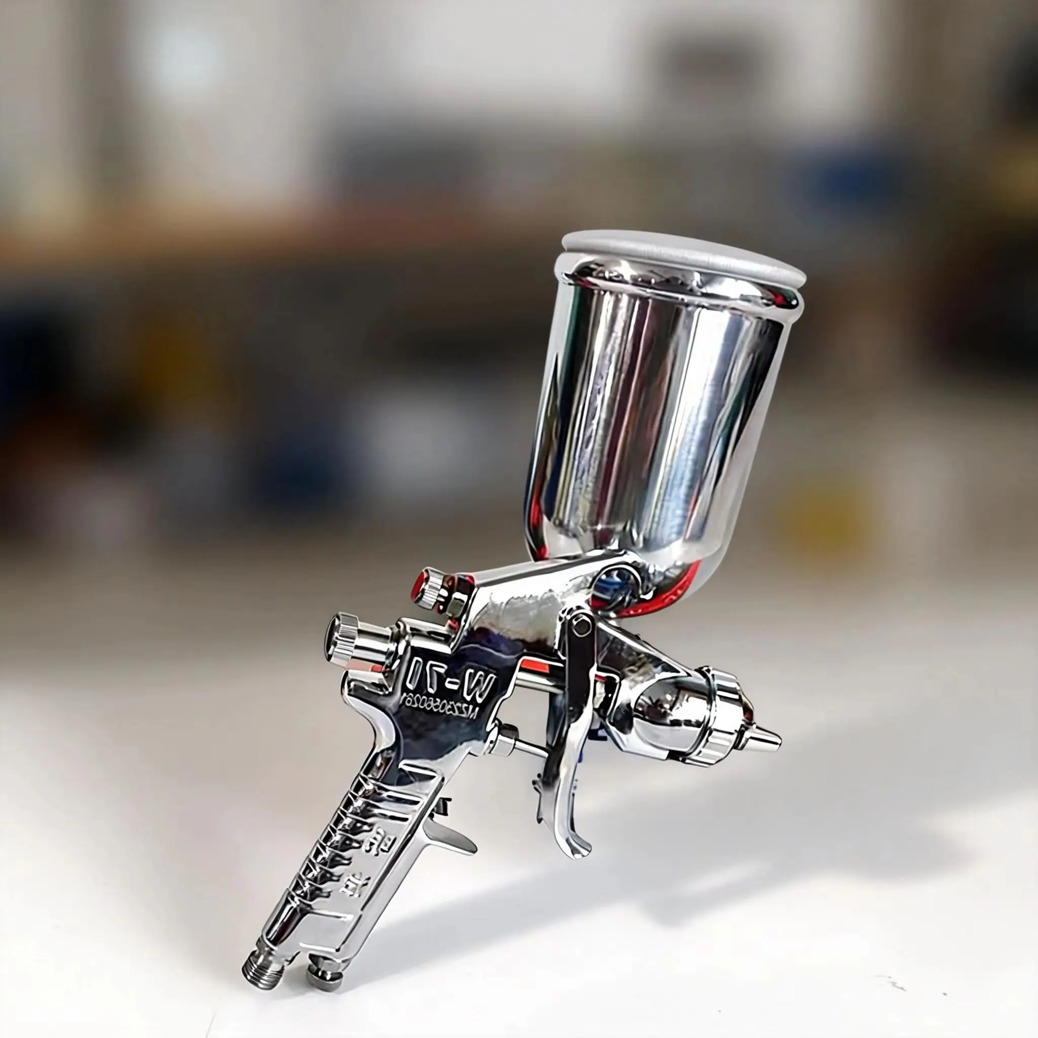 Japan W-71 Pneumatic Paint Spray Gun for Auto And Furniture High Atomization with Multiple Nozzle Options 1.0/1.3/1.5/1.8
