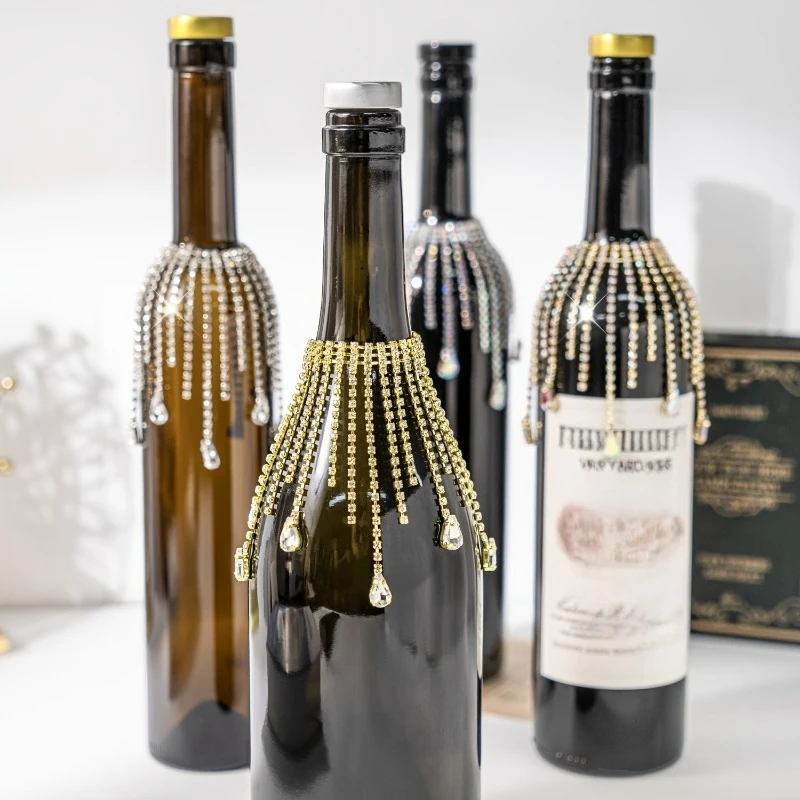 Luxury Crystal Wine Bottle Hanging Decoration with Artificial Colored Crystal And Tassel Design, Suitable for Wedding