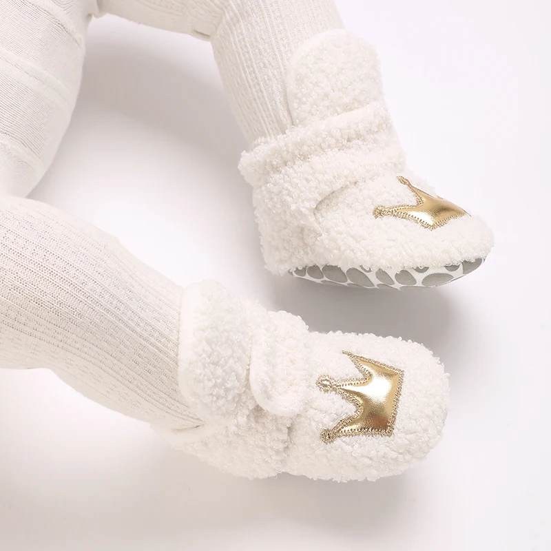 

Зимняя детская обувь, мужская и женская обувь с милой короной для дошкольников, удобная и мягкая теплая вязаная обувь для новорожденных от 0 до 18 месяцев