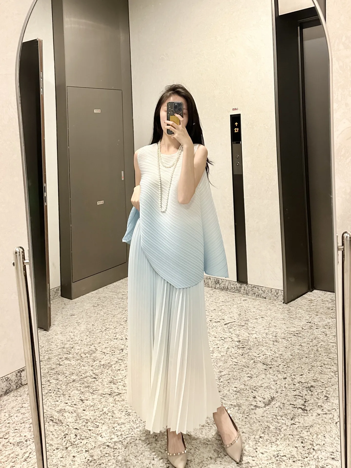 ミヤケ 2025 夏新作 レディース スーツ ノースリーブ ラウンドネック トップス + ハイウエスト プリーツ グラデーションカラー ハーフ丈スカート ツーピースセット