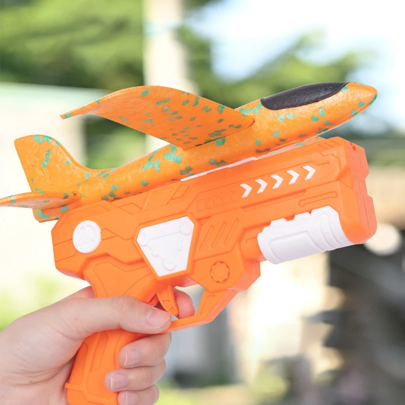 フォーム飛行機ガンおもちゃ – 屋外遊び用の安全なフォームダーツランチャー、インタラクティブな子供用おもちゃ、そして完璧なクリスマスプレゼント