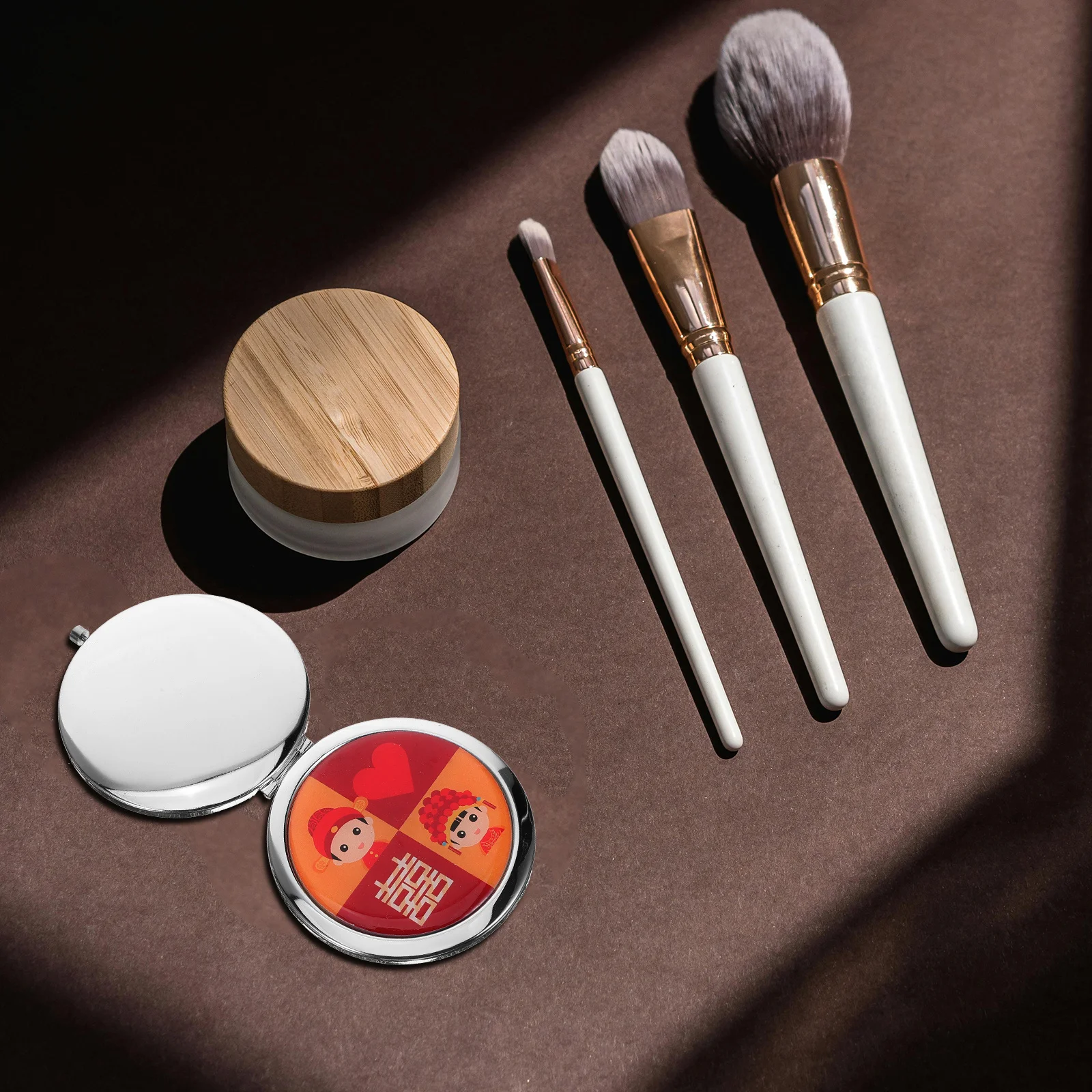 Niedlicher kompakter Handspiegel, Hochzeitsthema, HD, kleiner tragbarer Schminkspiegel für Frauen, Reise-Geldbörse, Tasche, dekorativ