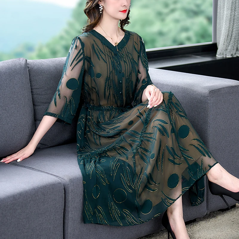 

2023 Summer Vintage Silk Short Sleeve Dress Mesh Spliced Large Loose V-neck Slim Lace Sexy Big Swing Dress Women's Robe