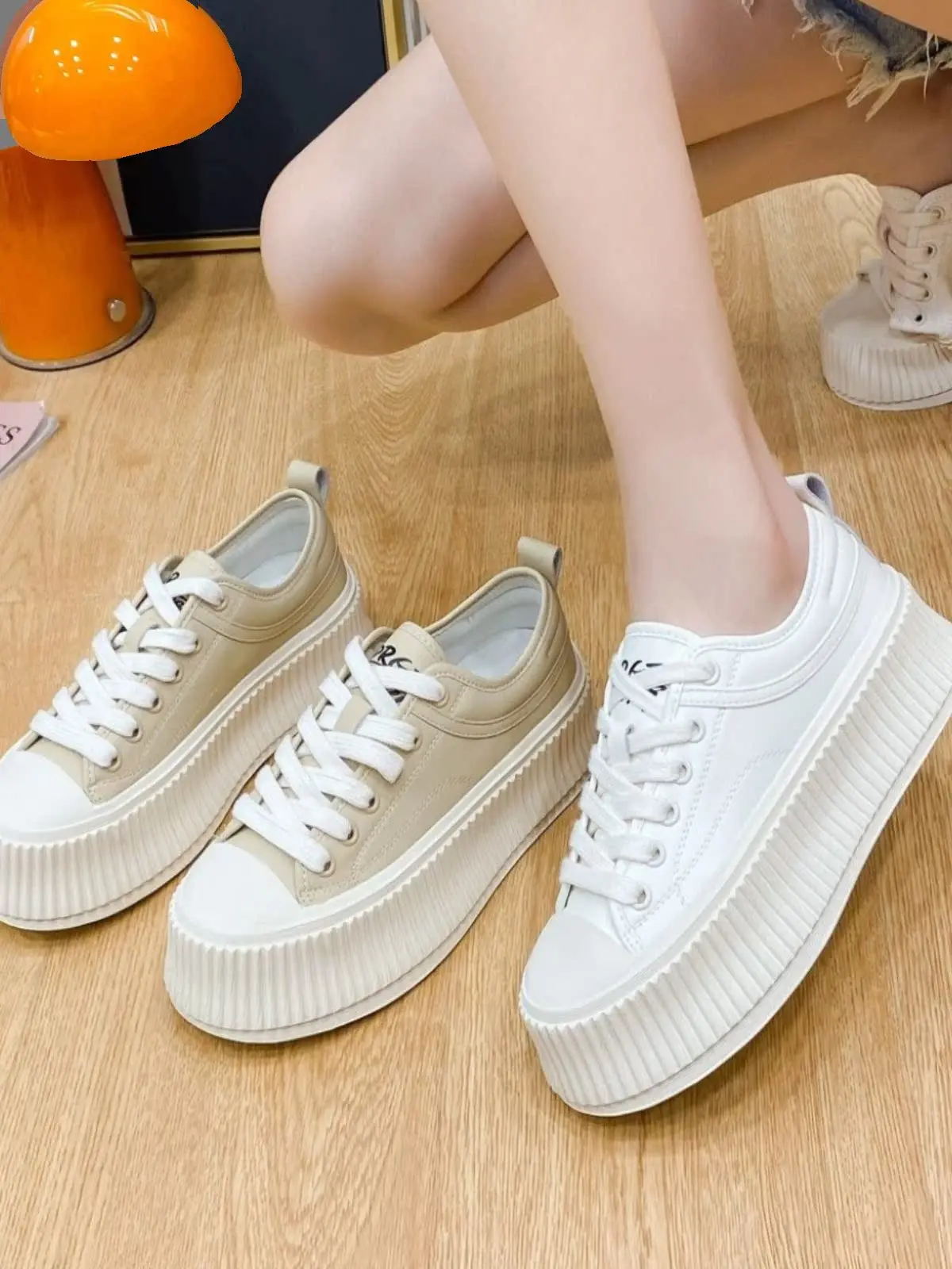 أحذية رياضية فاخرة من الجلد للنساء بنعل سميك ومرتفع، أحذية كاجوال بحزام متقاطع ومقدمة مستديرة ونعل مطاطي #2