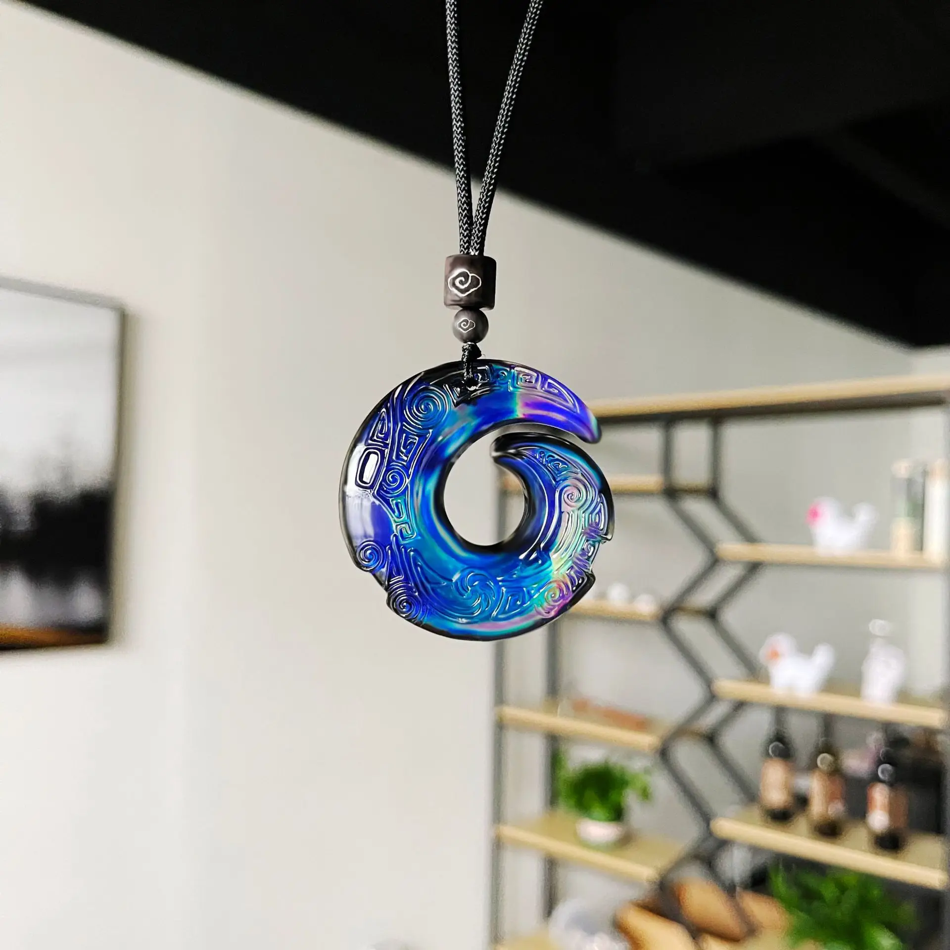 From time to time, the temperature changes color can change with body temperature. Glass necklace pendant pendant for men and wo