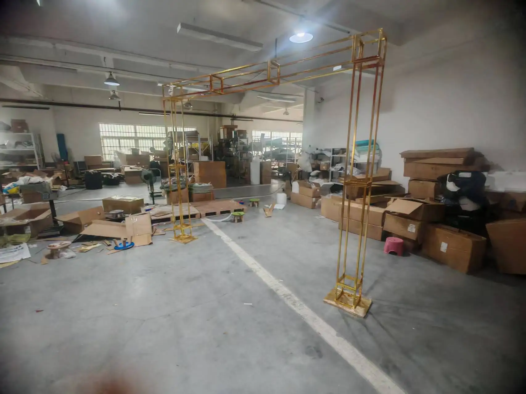 1 glänzender, vergoldeter Eisenrahmen, quadratischer Paravent, Hochzeitshintergrundrahmen, dekorativer Blumenständer, Bühnenausstattung für Veranstaltungen – Detail 8