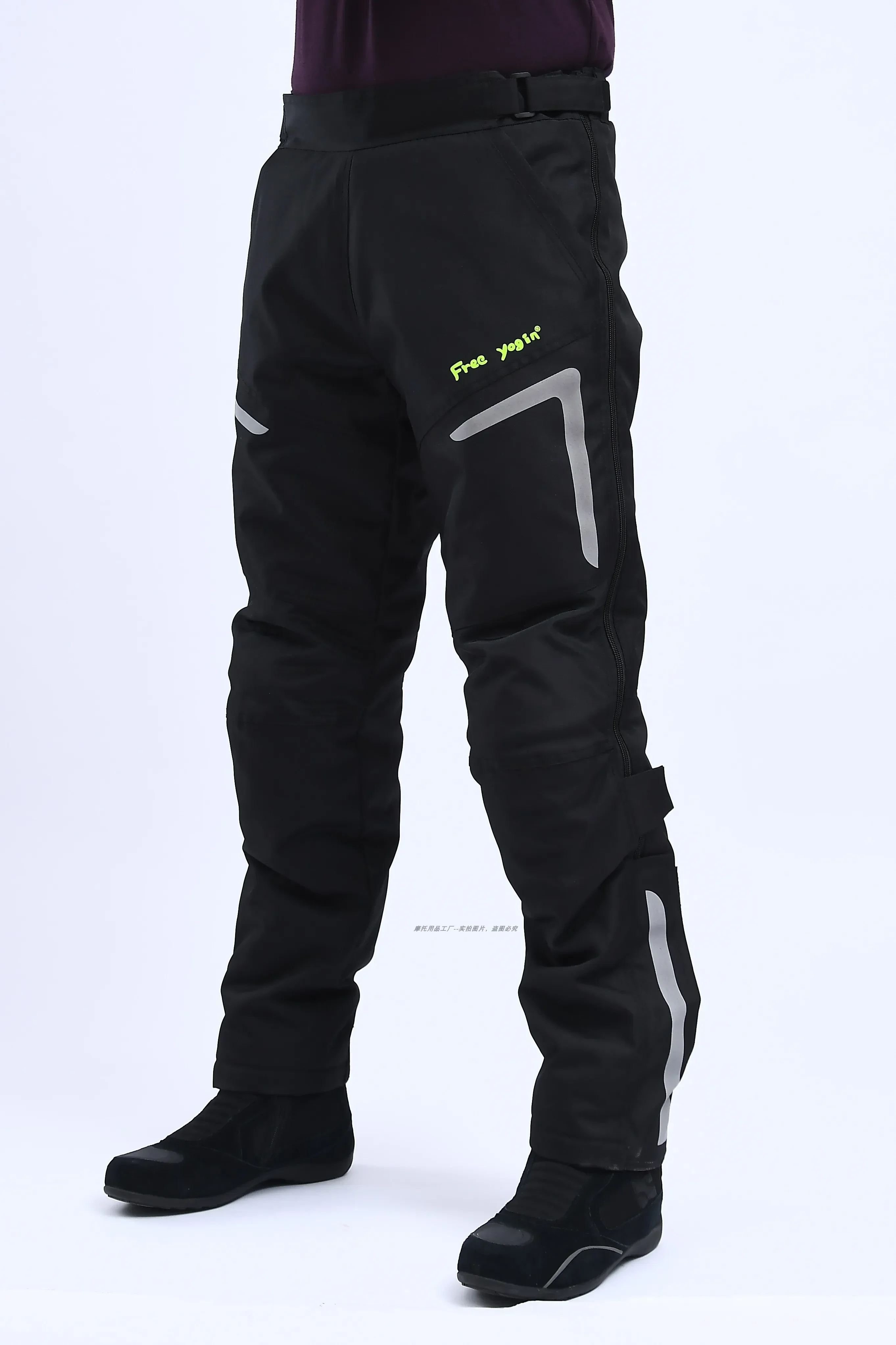 Wind-proof and warm-keeping equipment for motorcycle riding pants; fall-proof and quick-release pants in winter