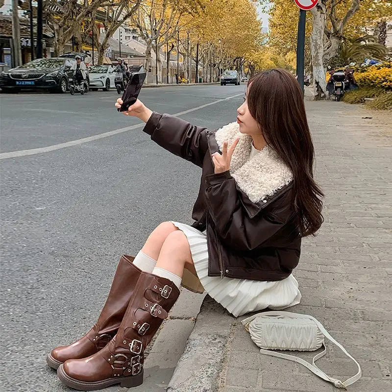 صوف خروف كبير التلبيب يترك في الملابس المبطنة بالقطن المرأة شتاء جديد سميكة الدافئة سترة جلدية جامعية باردة وغير رسمية