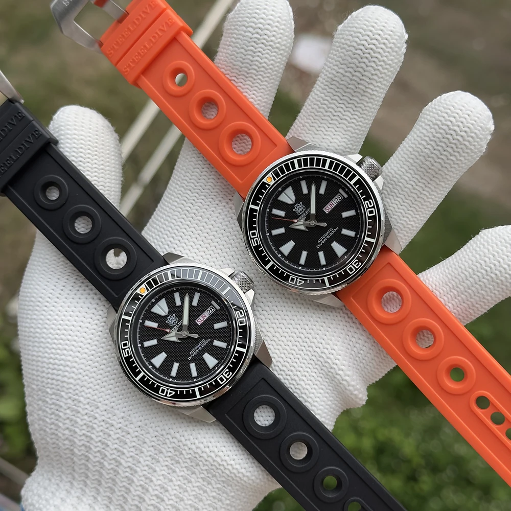 STEELDIVE Men Diver Watch 43.8mm Automatic Mechanical Wristwatch 20ATM BGW-9 Luminous Sapphire NH36 120 Clicks Ceramic Bezel