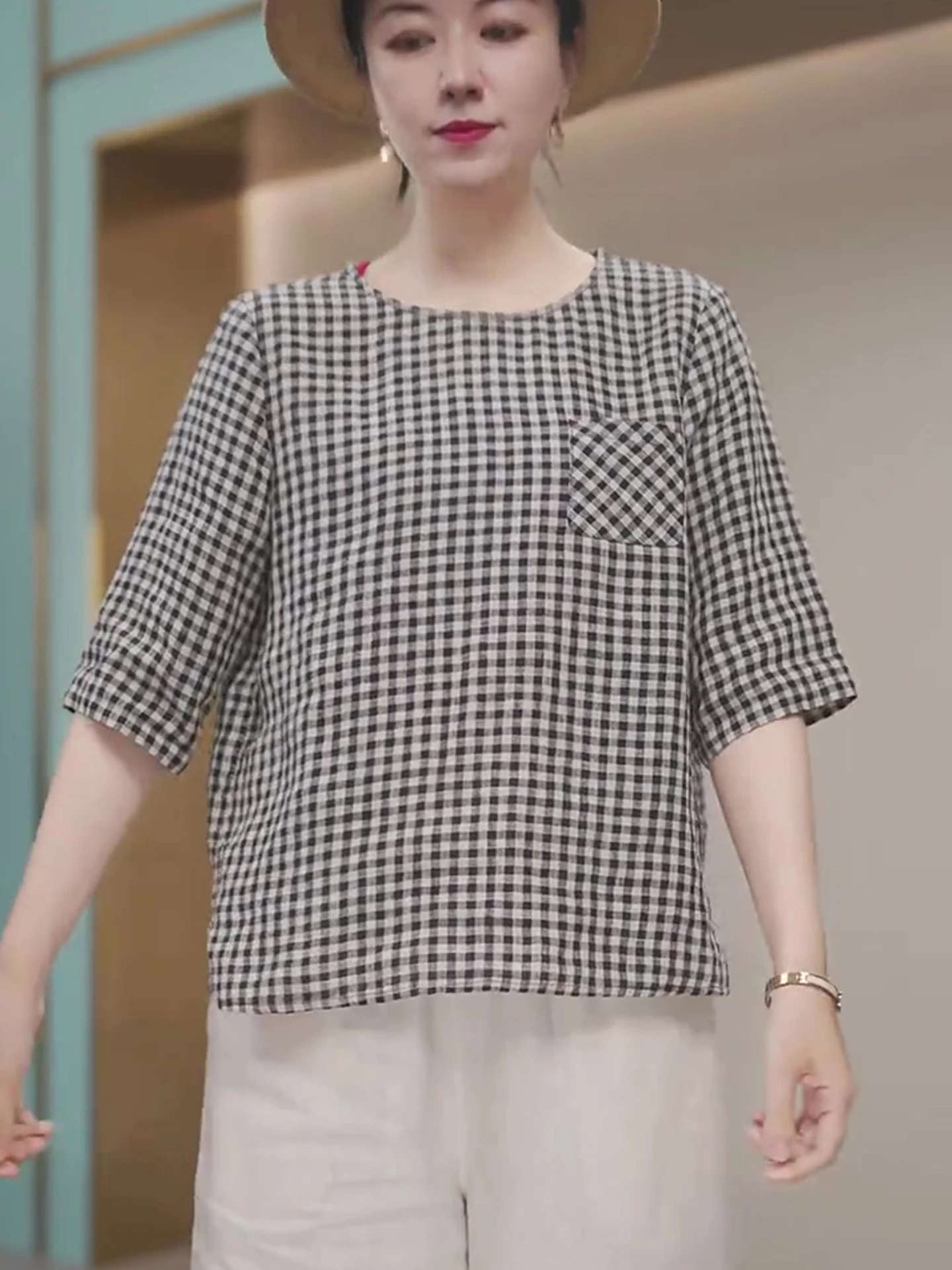 

Comfortable round Ne Oversized irt Women's Korean Sle Commute Faion Cheered Design Loose Fit Summer Top Slimming