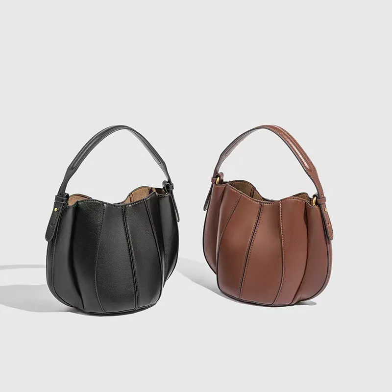 

Retro Stitched Panel Drawstring Bucket Women Leather Large Capacity Pumpkin Shape Shoulder Ladies Crossbody Bag with bag hook