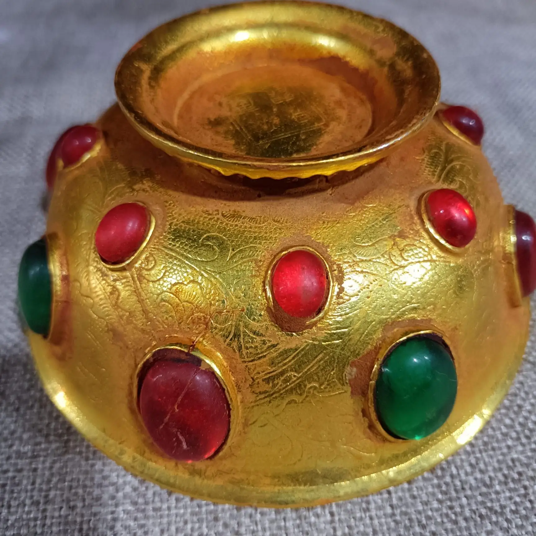 Vintage Datang Zhenguan Flower Gem Bowl Handmade Inlaid Alloy Antique Palace Imperial Collection Sculpture Statue