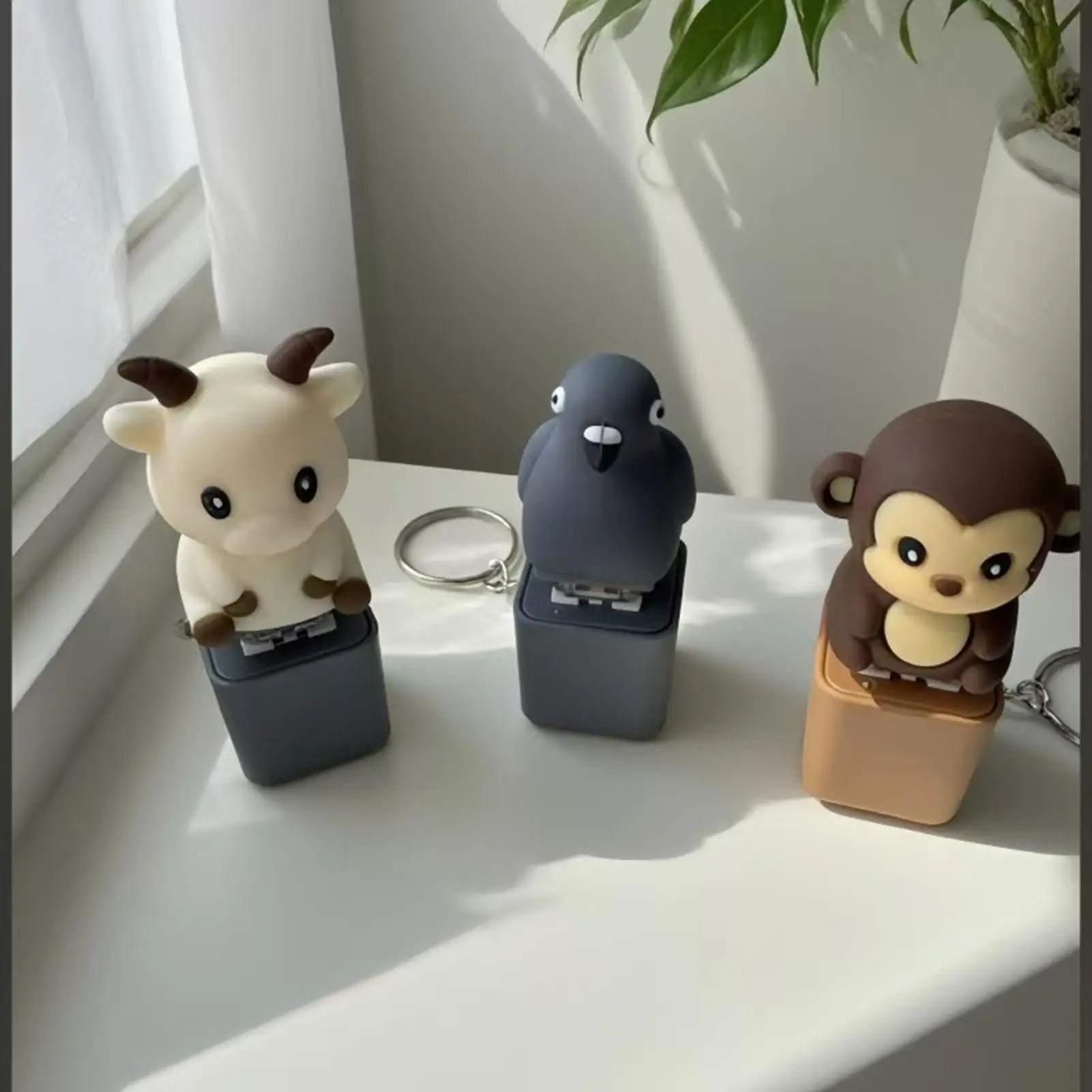 Clicker Fidget Fun Animal LED Light Keychain With Sound Keyboard Fidget Keychain For School Meeting Desk Home Classroom Work