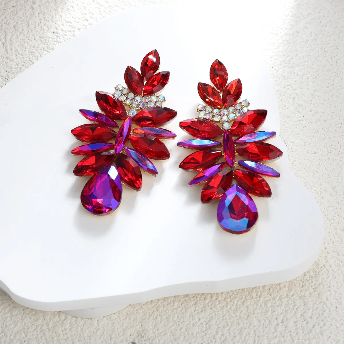 Niche new in high-end women\'s earrings super sparkling drop shaped earrings for women alloy rhinestone flower gorls jewellery