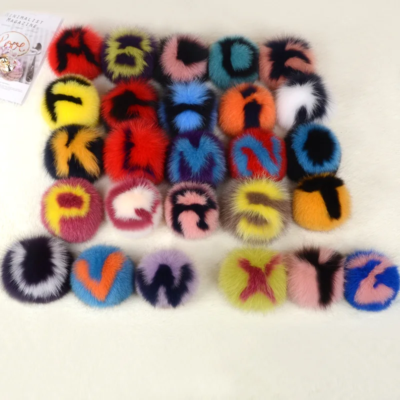 Luxury Designer Fluffy 26 Letter Initial Pom Pom Keychains Handmade Nautral Fox Fur Ball Key Chains Bag Charm Alphabet Pompoms