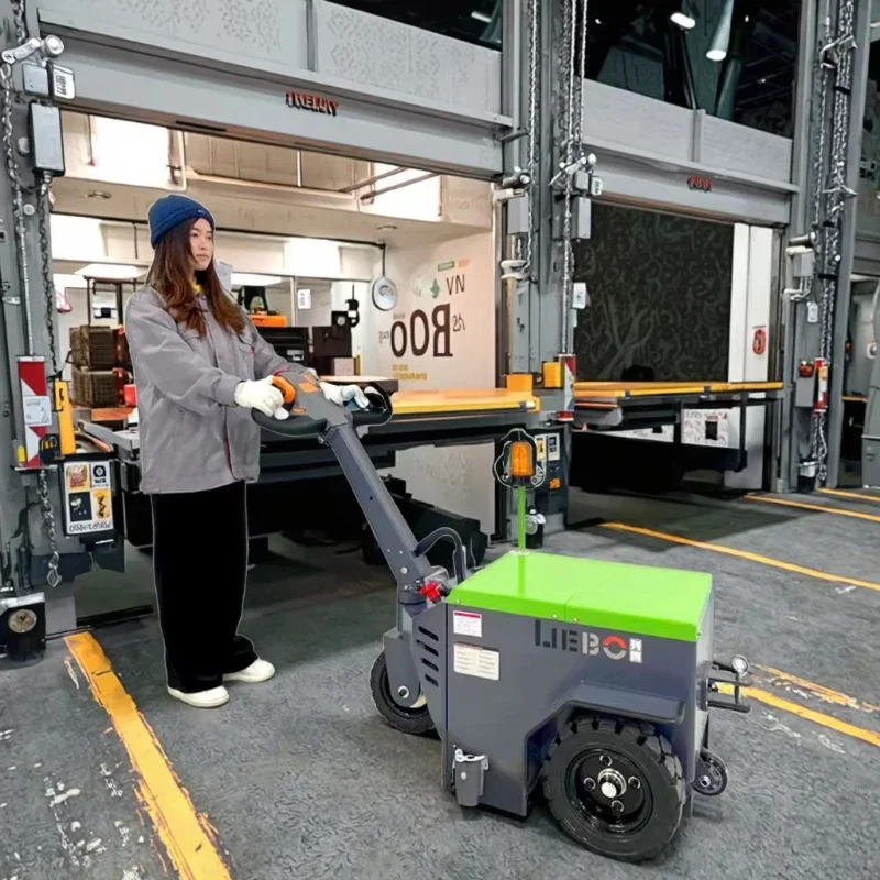 Tractors Light Duty Mini 2.5 Ton Electric Tow Tug Tractor With Warning Light For Carrying Goods