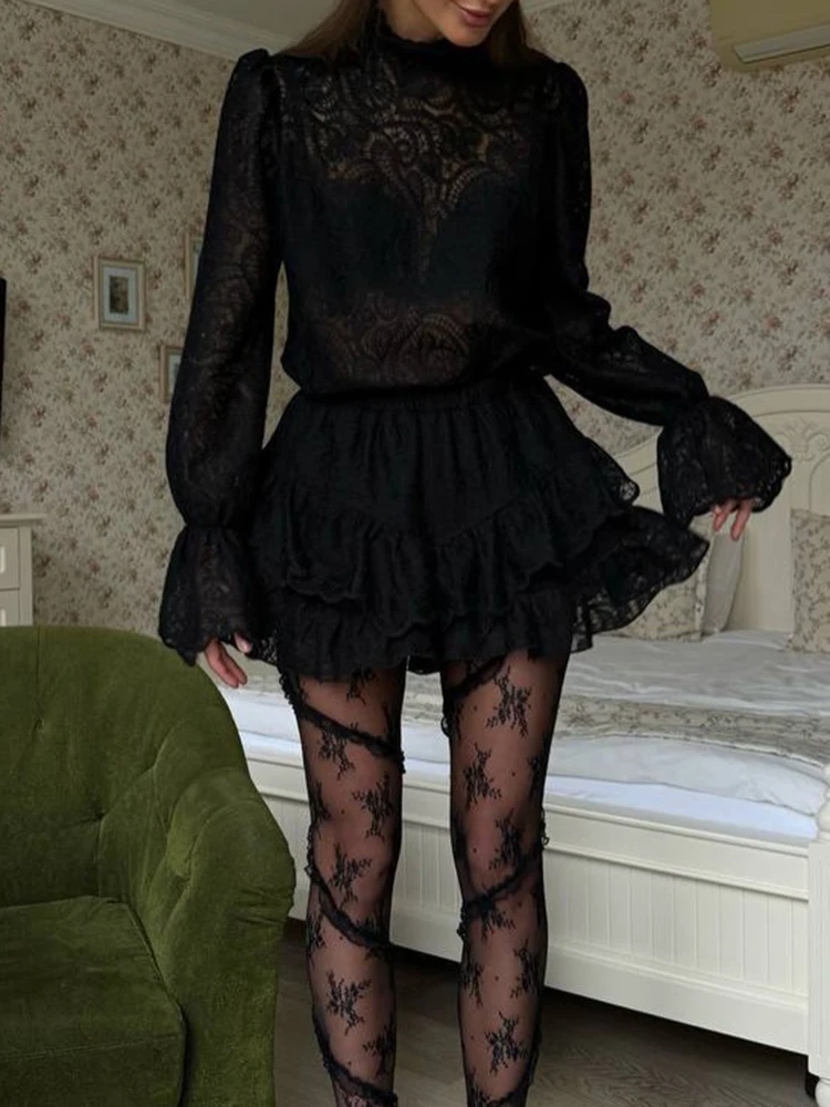 

Новые весенние женские свободные комплекты из 2 предметов во французском стиле, кружевные топы с рукавами-фонариками и мини-юбки, элегантные однотонные полые комплекты для отпуска