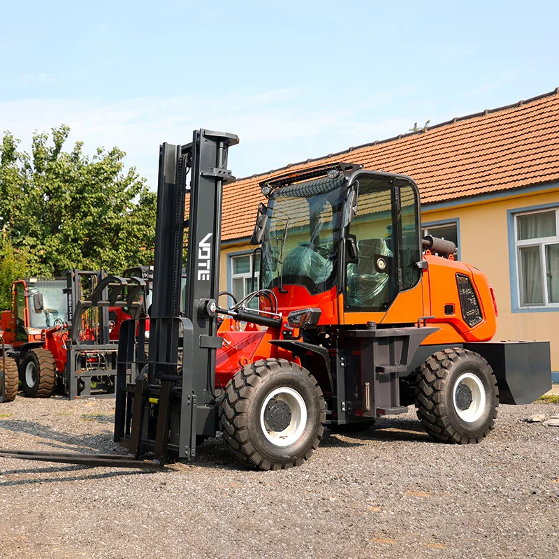 Cina Carrello elevatore per terreni a 4 ruote motrici Carrello elevatore per uso esterno diesel Carrello elevatore fuoristrada portatile da 3,5 tonnellate per tutti i terreni personalizzato