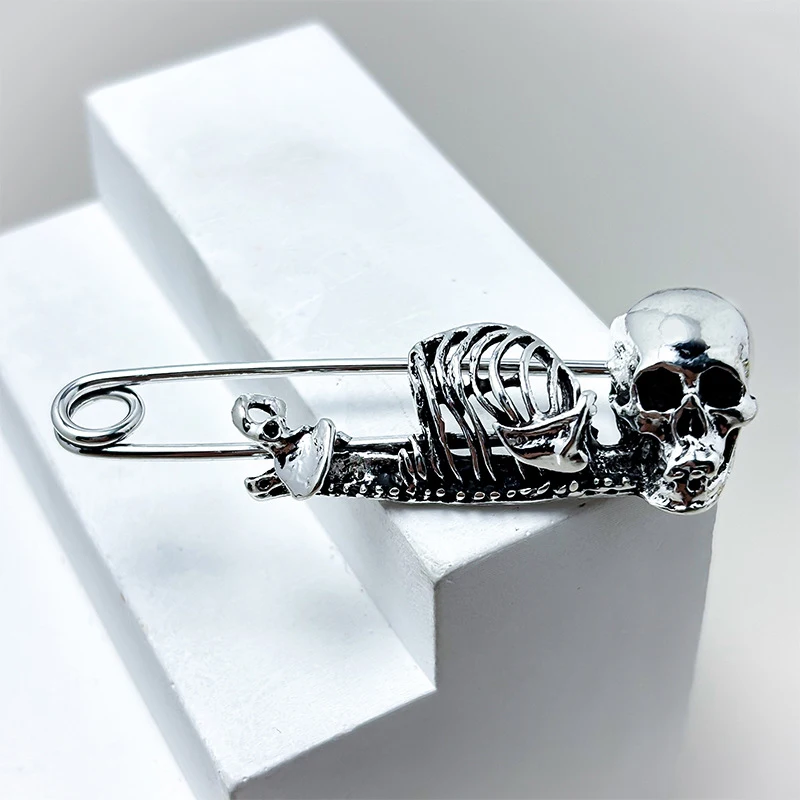Halloween Schädel Cosplay Pins Gekreuzte Knochen Künstliche Edelstein Skelett Flügel 3D Kostüm Hut Pins Party Punk Gothic Metall Broschen – Detail 4