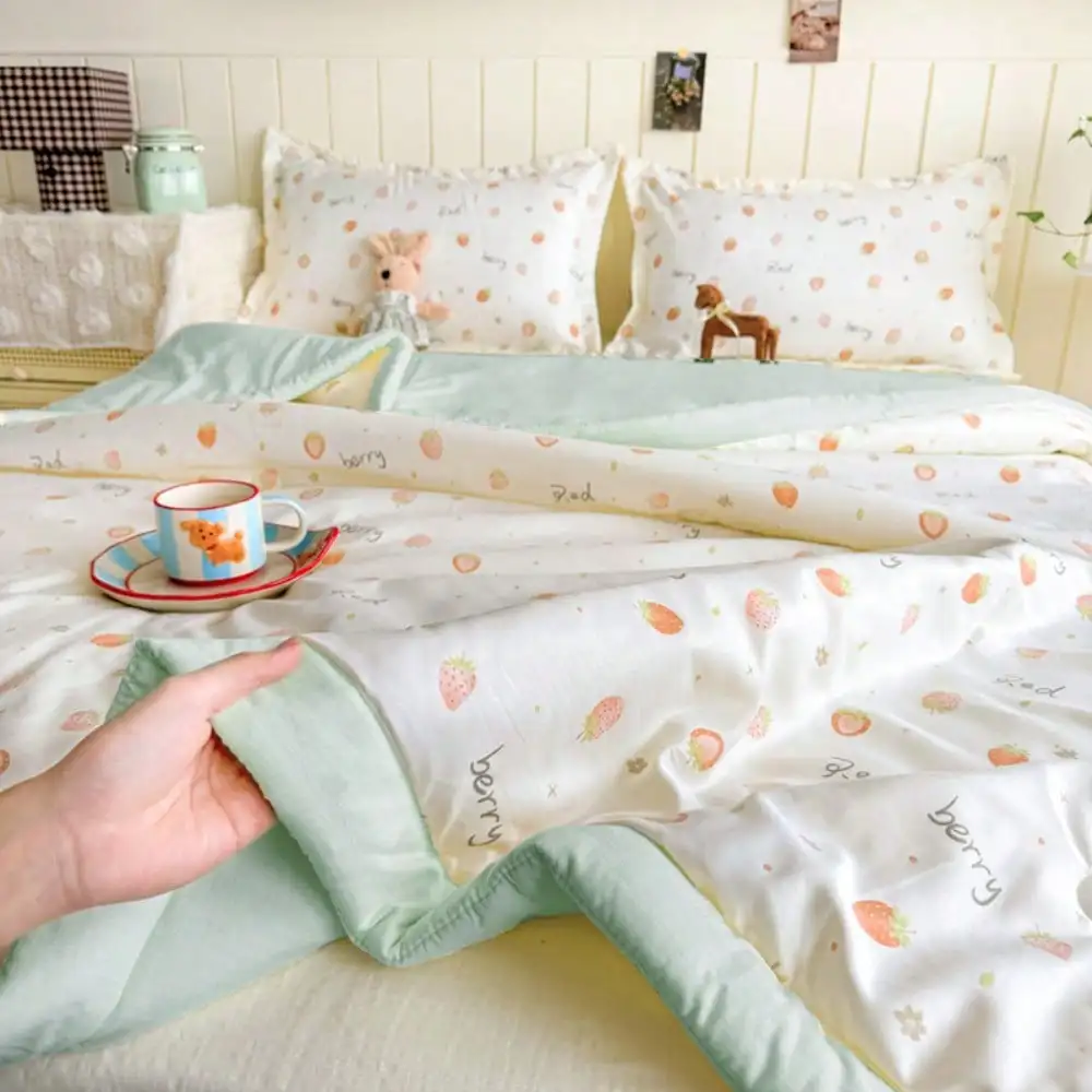 

Cool summer printed quilt, lightweight and breathable, soft quilted fabric, machine washable, suitable for all seasons.