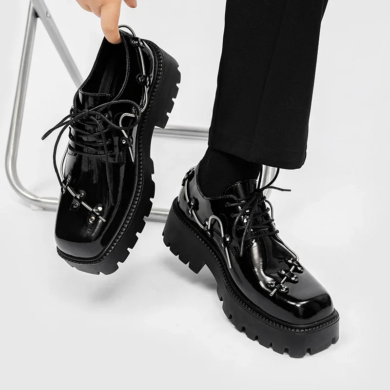 Zapatos Brogue negros para hombre, zapatos de vestir Oxford con plataforma clásica, calzado de charol Retro, zapatos de fiesta de tobillo bajo