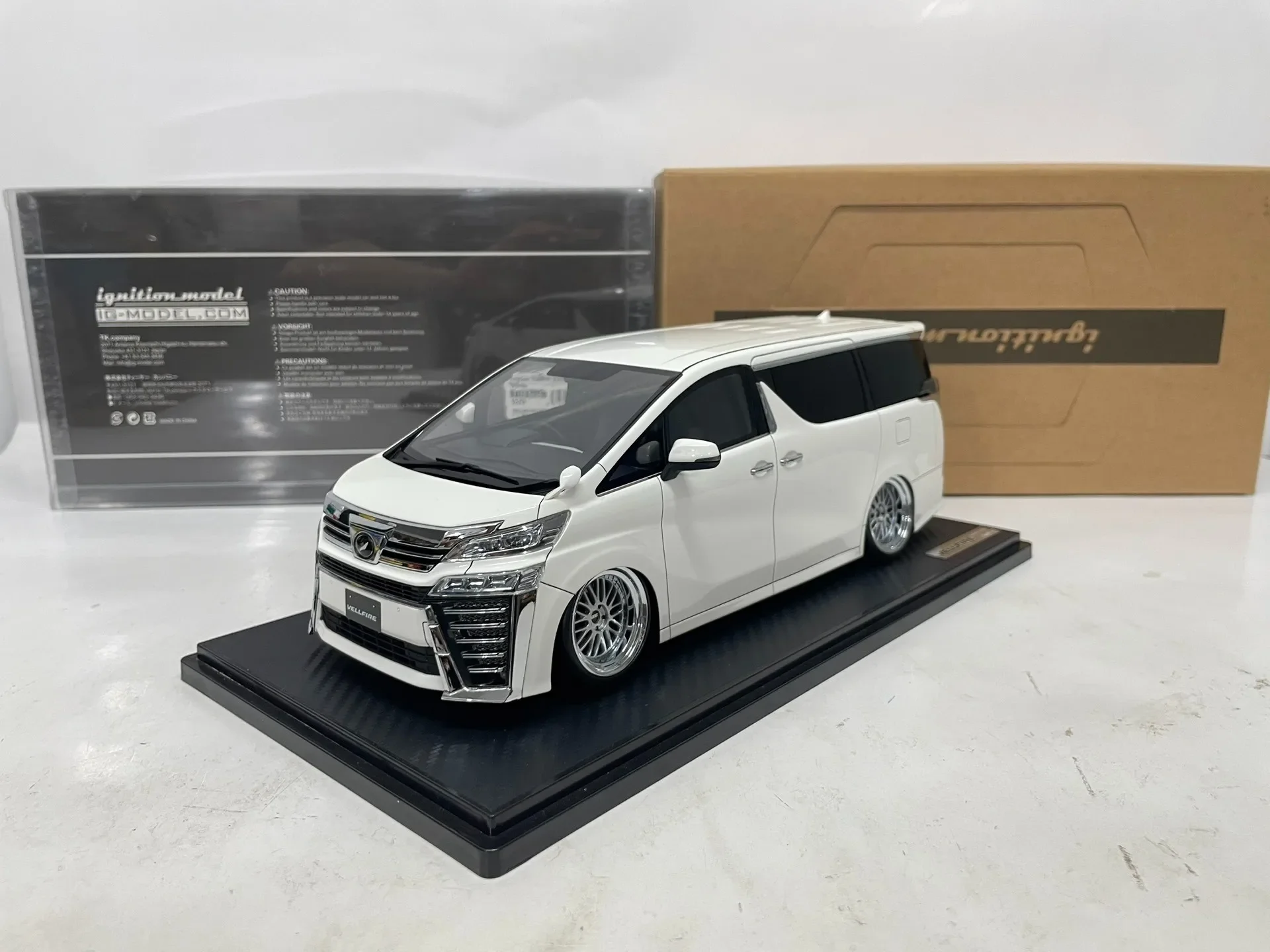 IG 1:18 Vellfire White MPV JDM Simulation Limited Edition Resin Metal Static Car Model Toy Gift