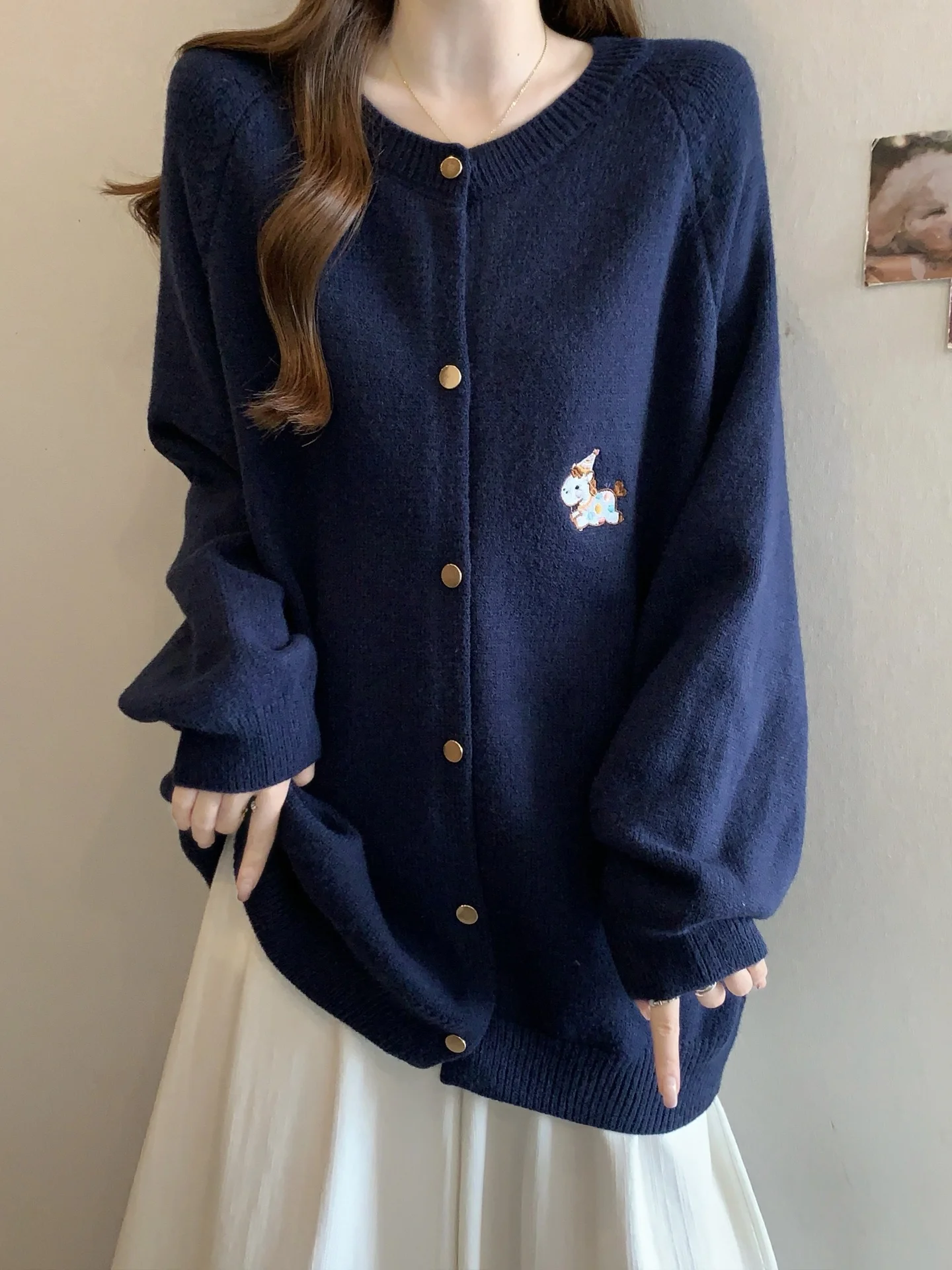 

Синий вязаный кардиган с вышивкой для женщин, осенне-зимний, больших размеров, свободного кроя, средней длины, свитер-жакет, модный, для повседневной носки