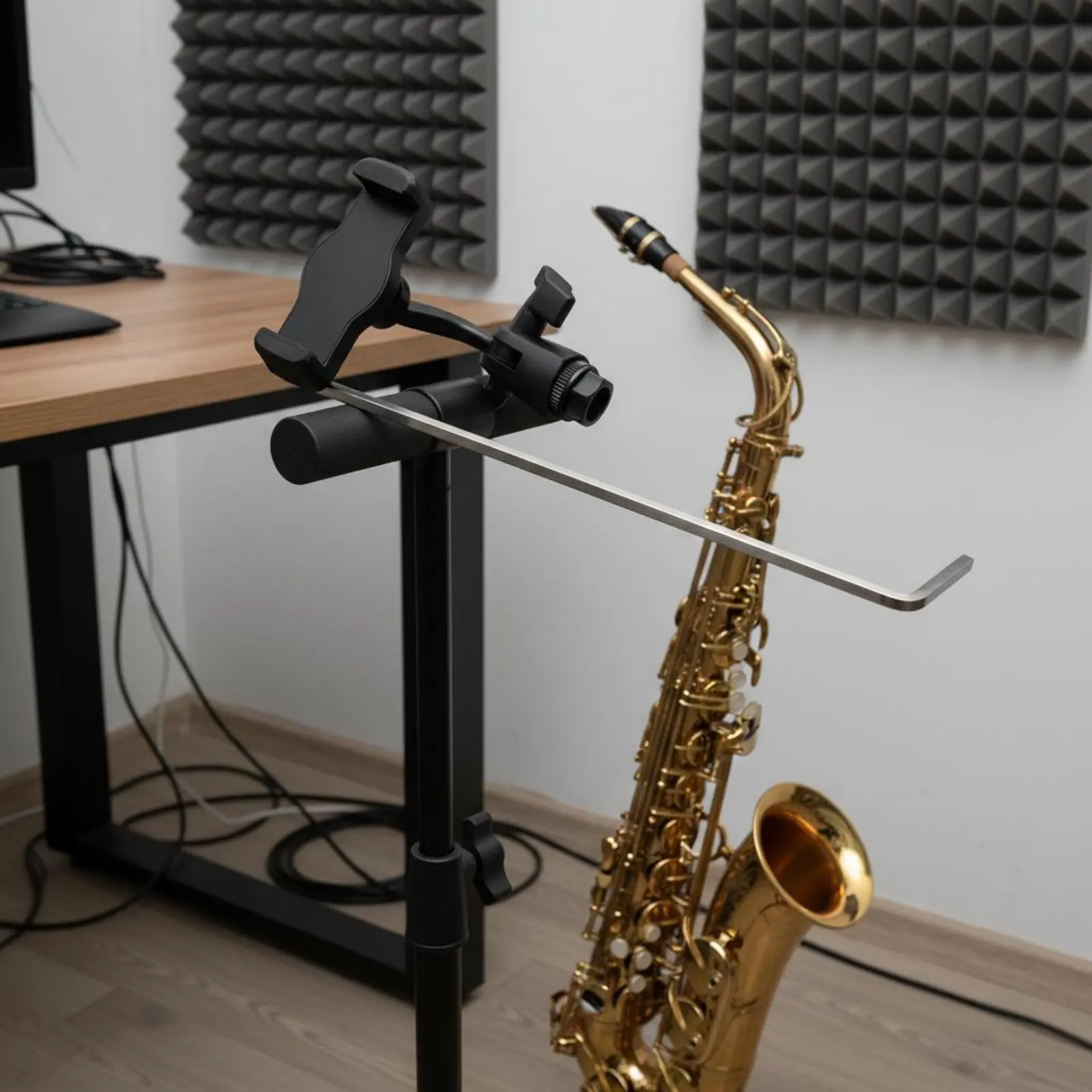 Saxophone Phone Holder Hands-Unrestricted Use Saxophone Phone Mount Digital Sheet Music Holder Easy Installation for Musicians