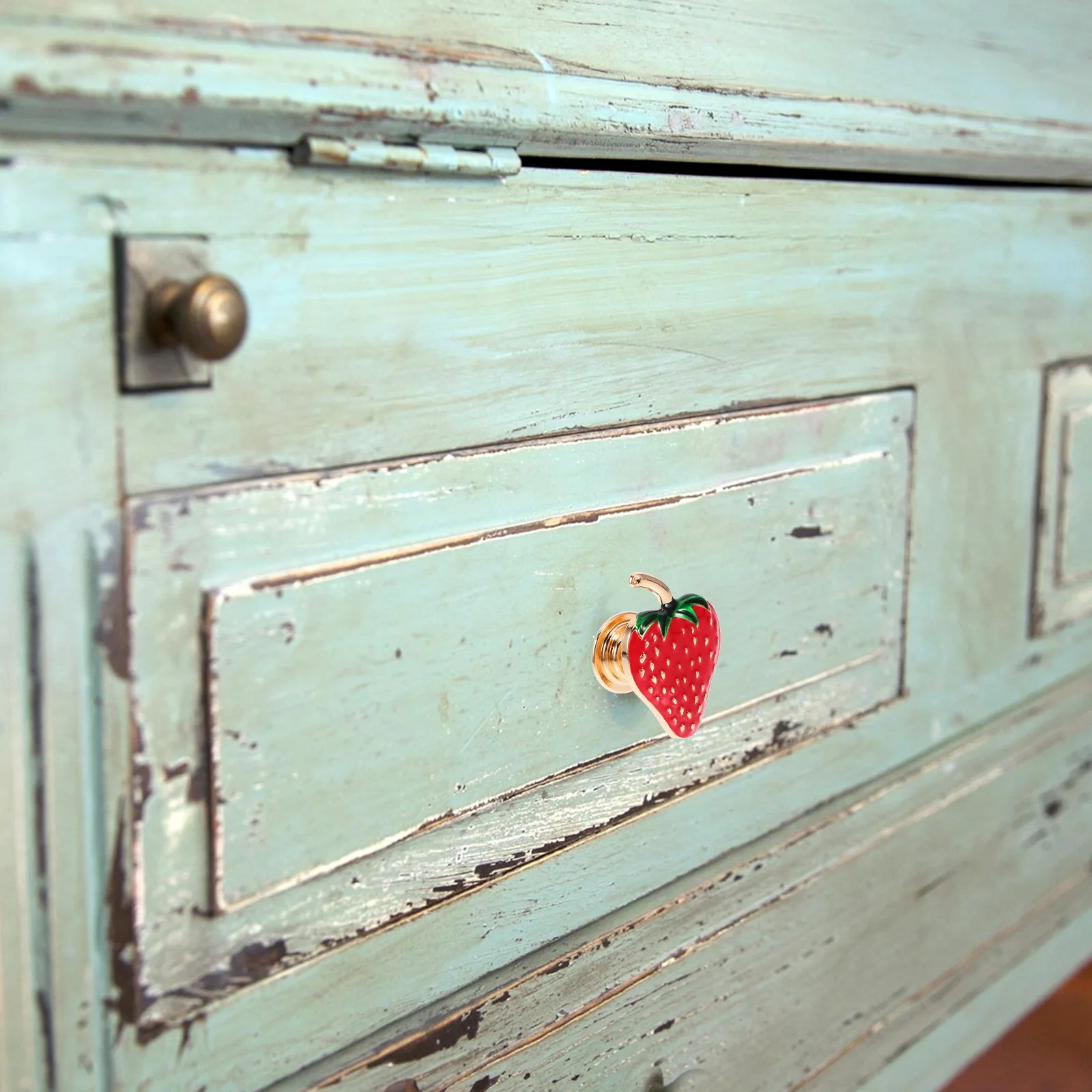 Manopola del cassetto dell'armadio in lega di zinco a forma di fragola, dimensioni compatte, leggera, sicura, durevole, con maniglia decorativa