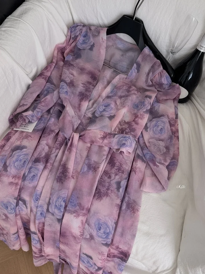 

Korean Romantic Rose Print V-Ne Waist-Cinched ort irt High Waist Slimming Chiffon ter Skirt Two-Piece Set for Women