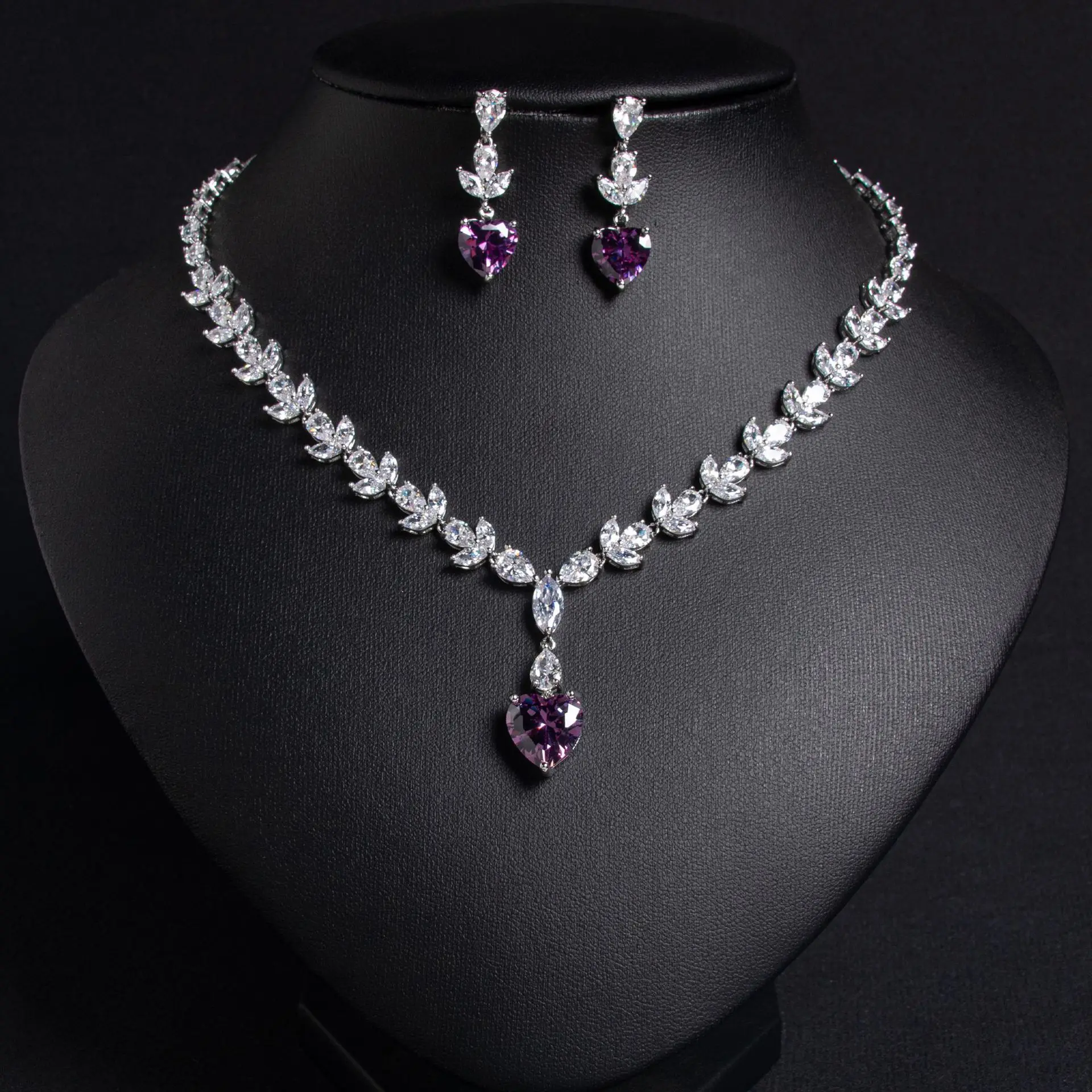 

Heart-shaped Zircon Copper Plated with White Gold Earrings and Necklace Jewelry Set